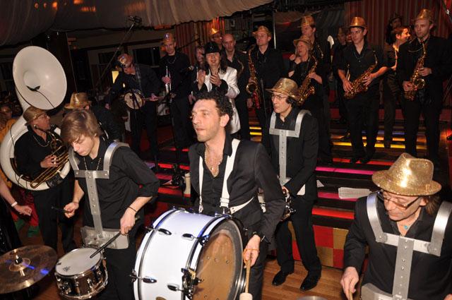 min 2011 03 08 mardi brass band 386